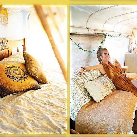 Las Pilas Rainbow Caravan Hostel מראה חיצוני תמונה