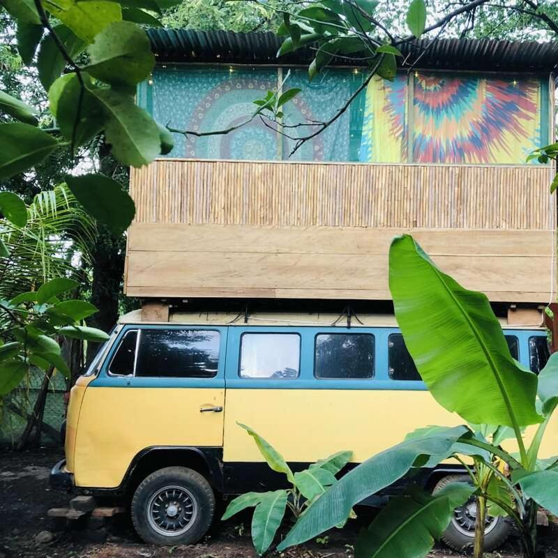 Las Pilas Rainbow Caravan Hostel מראה חיצוני תמונה