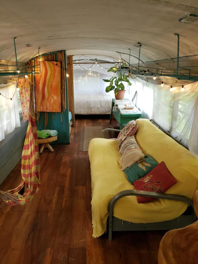Las Pilas Rainbow Caravan Hostel מראה חיצוני תמונה