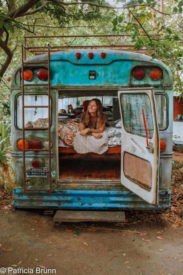 Las Pilas Rainbow Caravan Hostel מראה חיצוני תמונה