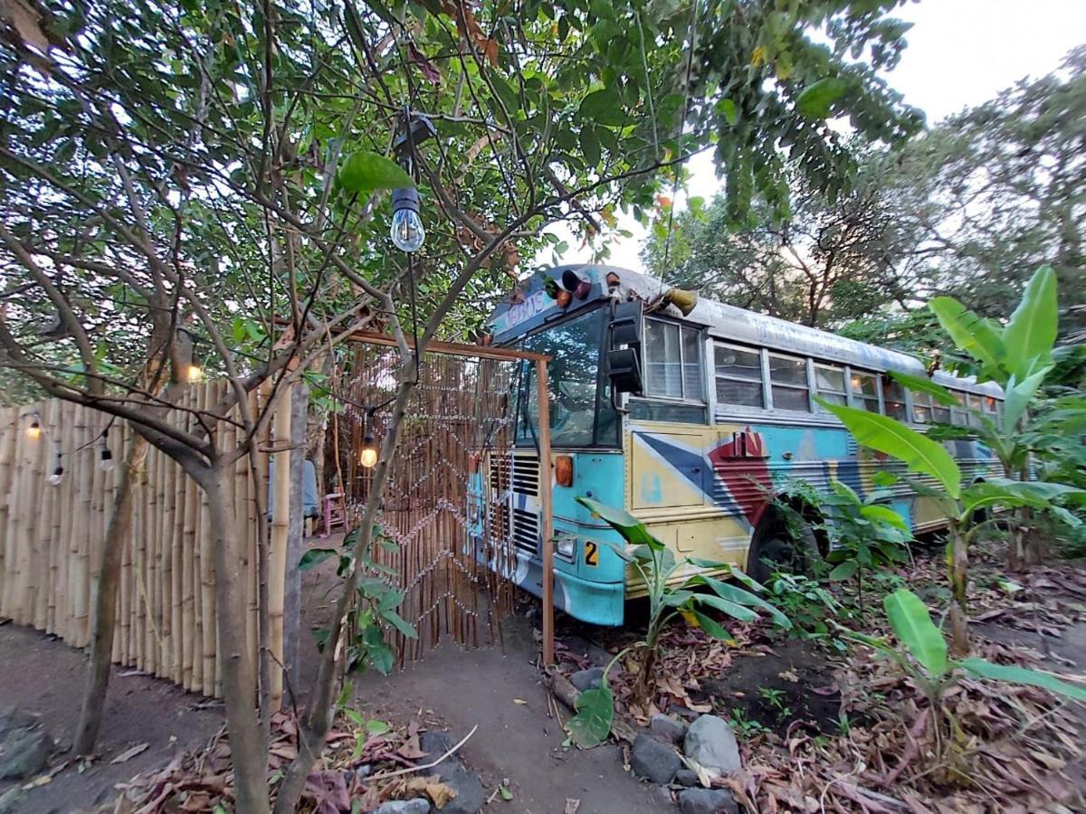 Las Pilas Rainbow Caravan Hostel מראה חיצוני תמונה